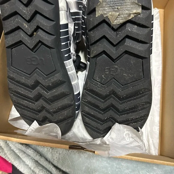 CLOSET CLOSING UGG Puffer Booties - Picture 8 of 10